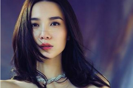 她美得低調(diào)，卻被頂級(jí)設(shè)計(jì)師評(píng)為全球衣品前1